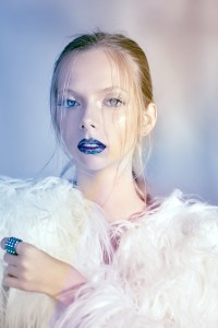 Holographic editorial for Magazina | מרינה מושקוביץ Holographic editorial for Magazina | מרינה מושקוביץ